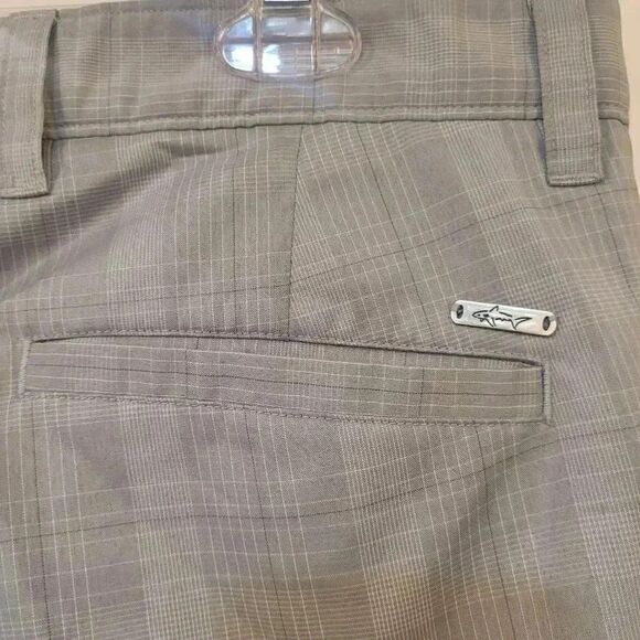 Greg Norman Men's Gray Plaid Poly/Spandex Flat Front Golf Shorts EUC - Picture 7 of 11